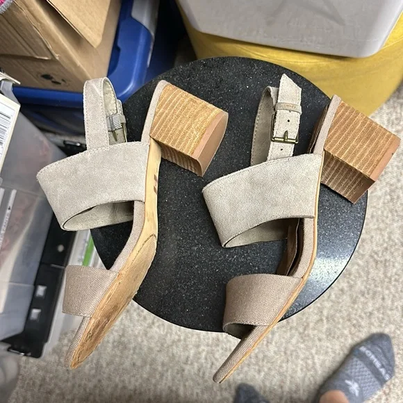 TOMs Heels - Picture 2 of 3
